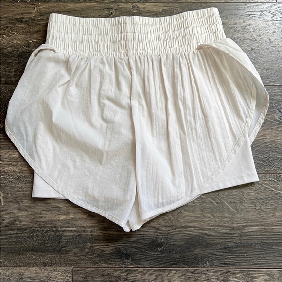 Women’s All in Motion Tulip Shorts XS - Picture 4 of 5